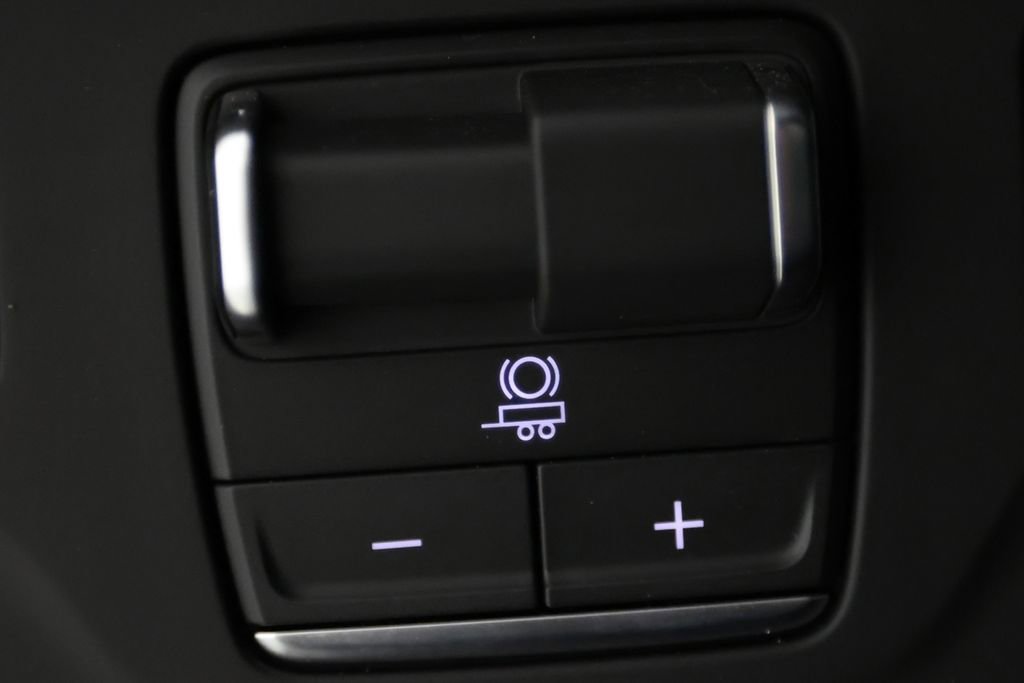 Used 2026 Cadillac Escalade Platinum Sport w/ LPO, ONYX Package AWD/4WD image 29