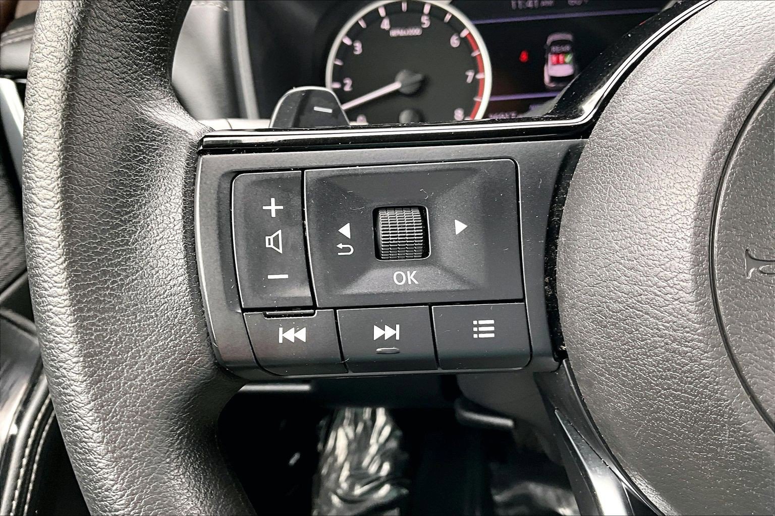 Used 2023 Nissan Rogue SV AWD/4WD image 17