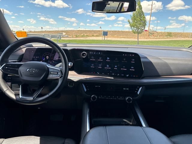 Certified 2025 Chevrolet Suburban Z71 AWD/4WD image 12
