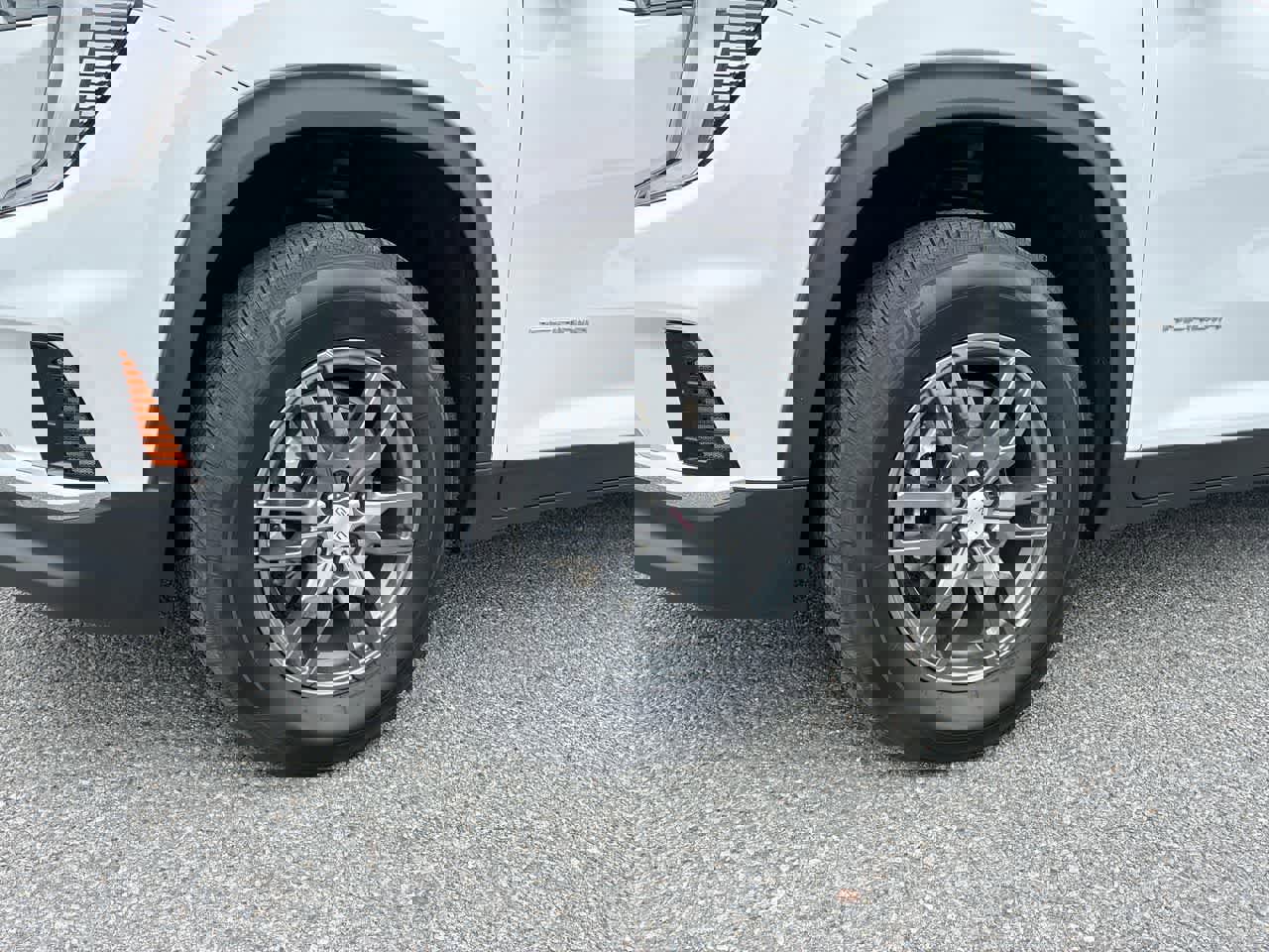 Used 2025 GMC Acadia Elevation image 32