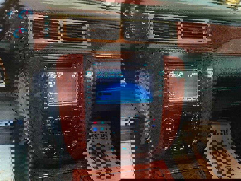 Used 2013 Chevrolet Suburban LTZ image 31