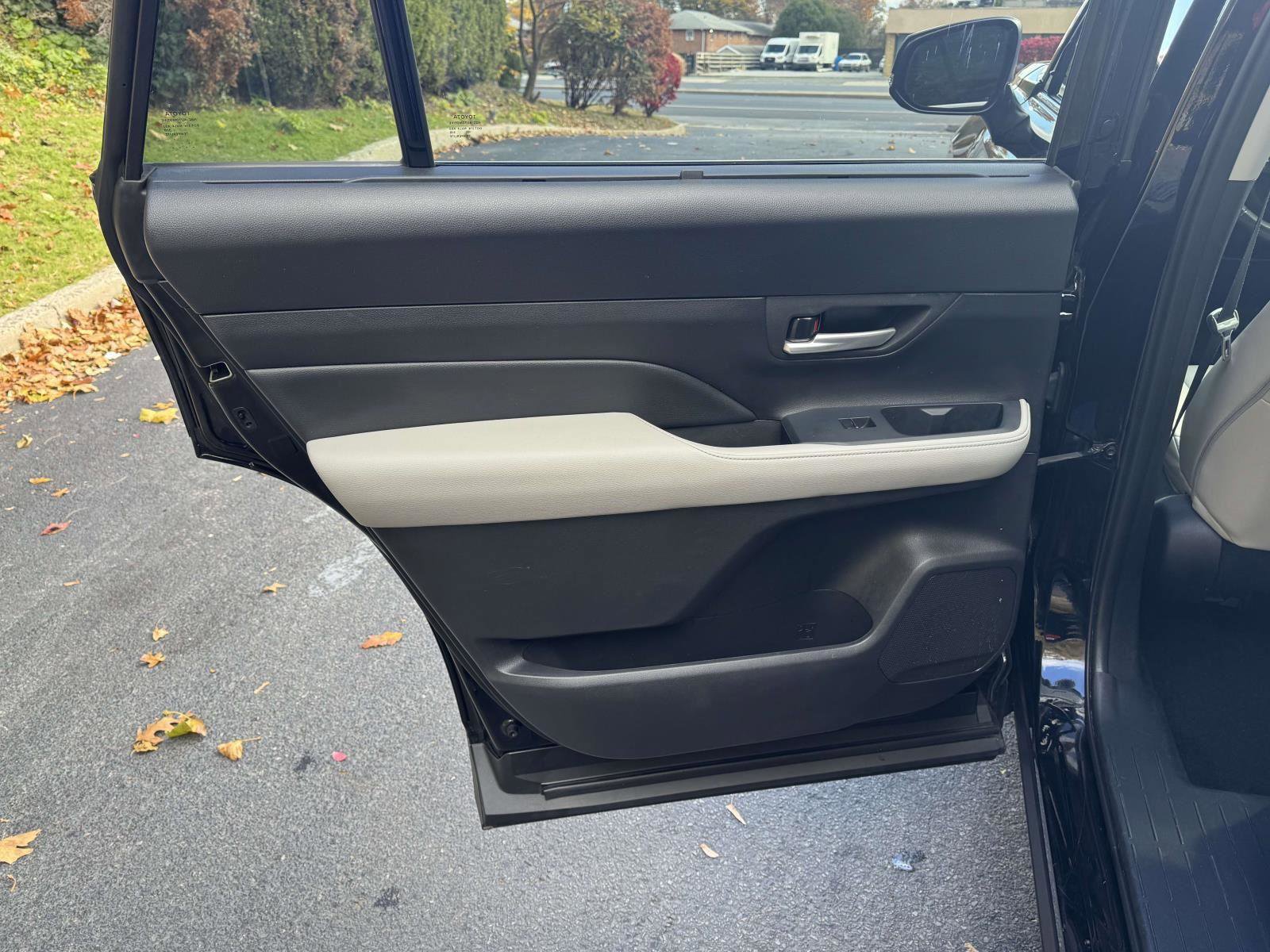 Used 2024 Toyota Grand Highlander XLE image 11