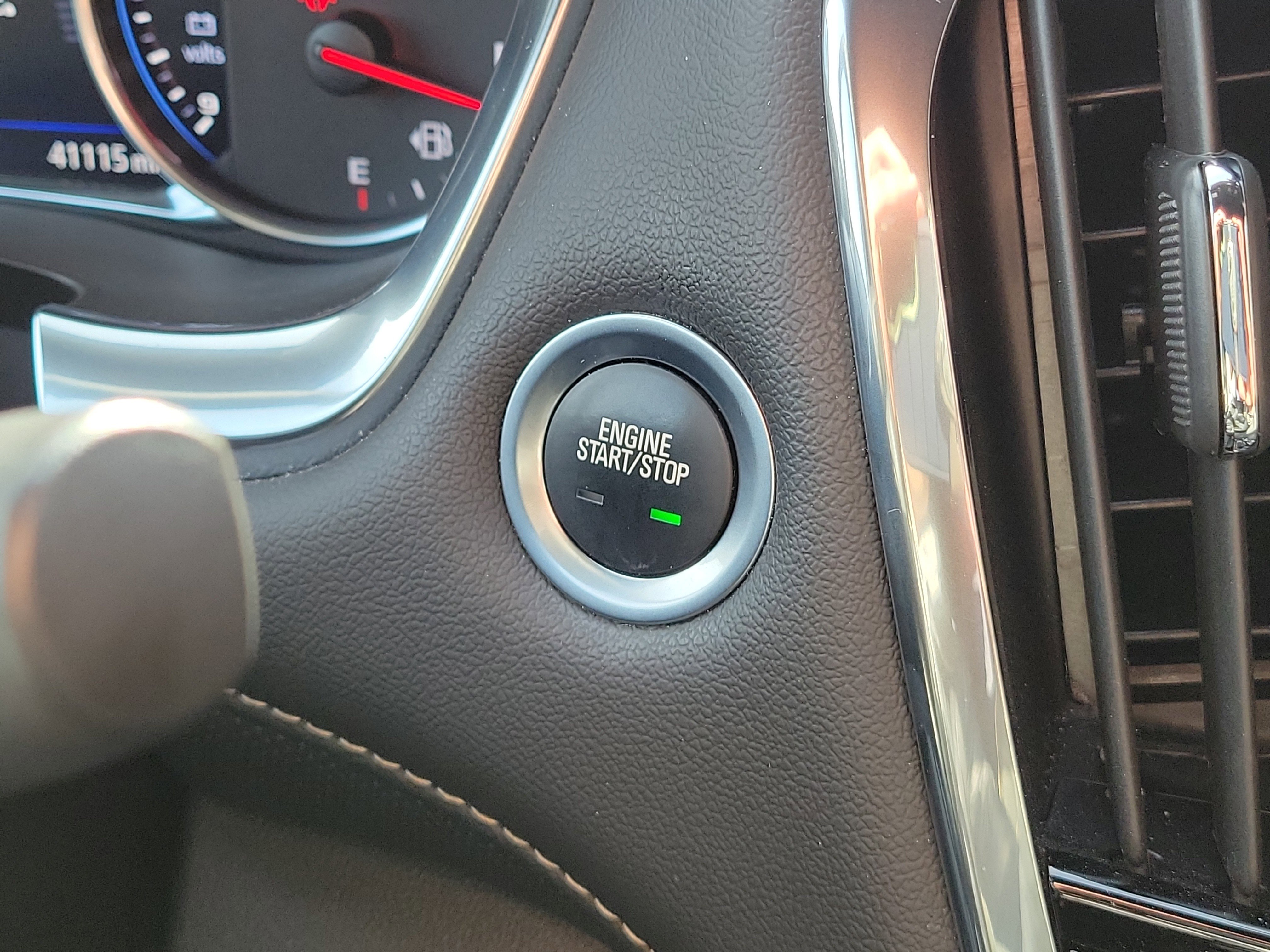 Used 2023 Chevrolet Traverse Premier w/ Redline Edition image 26