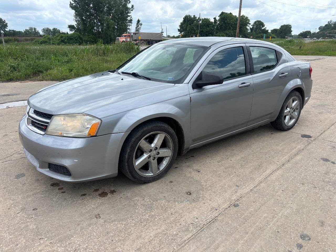 Used 2013 Dodge Avenger SE FWD image 1