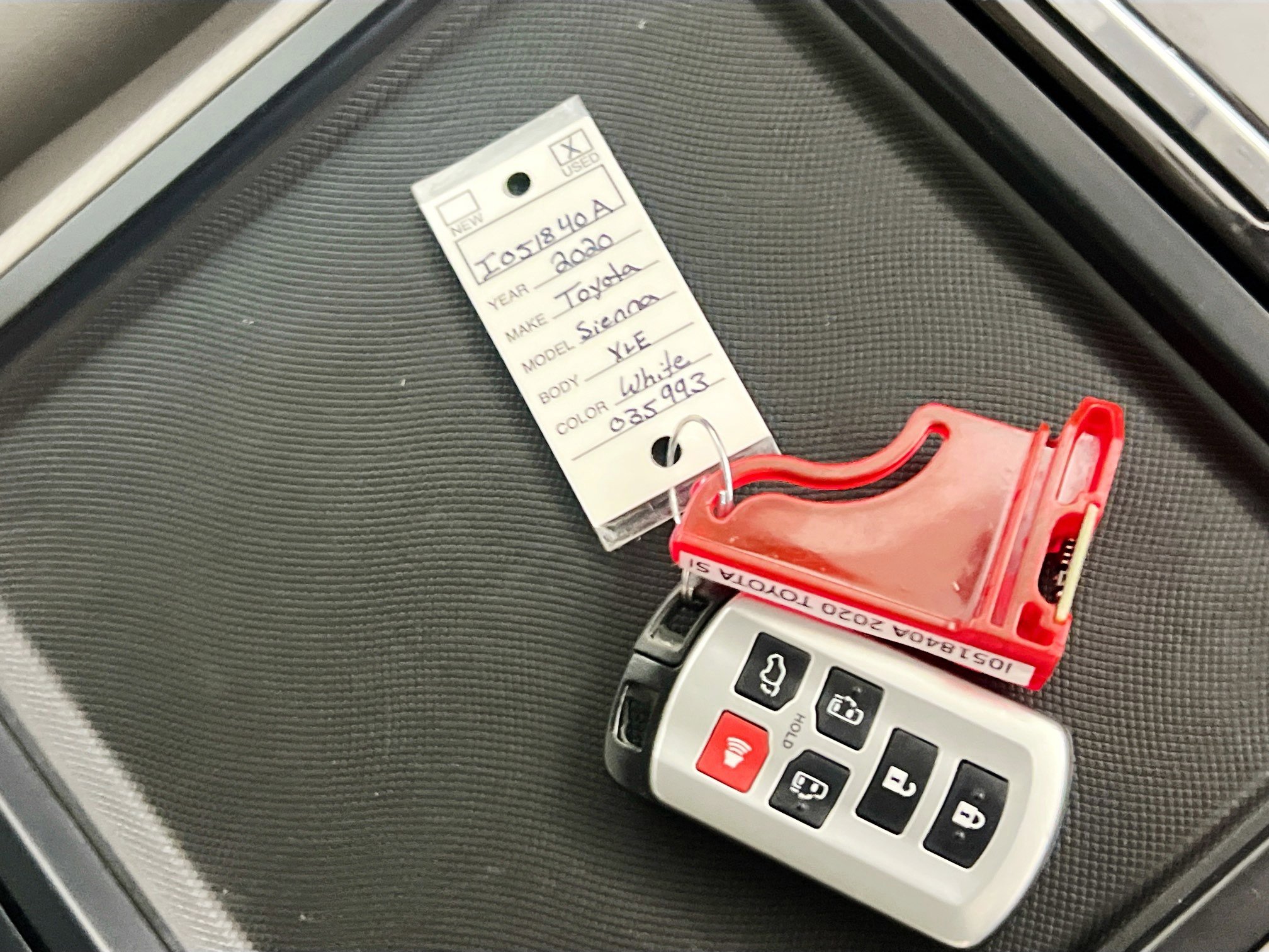 Used 2020 Toyota Sienna XLE image 35
