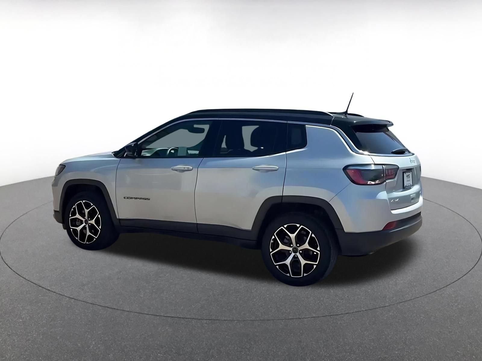 Used 2025 Jeep Compass Limited AWD/4WD image 9