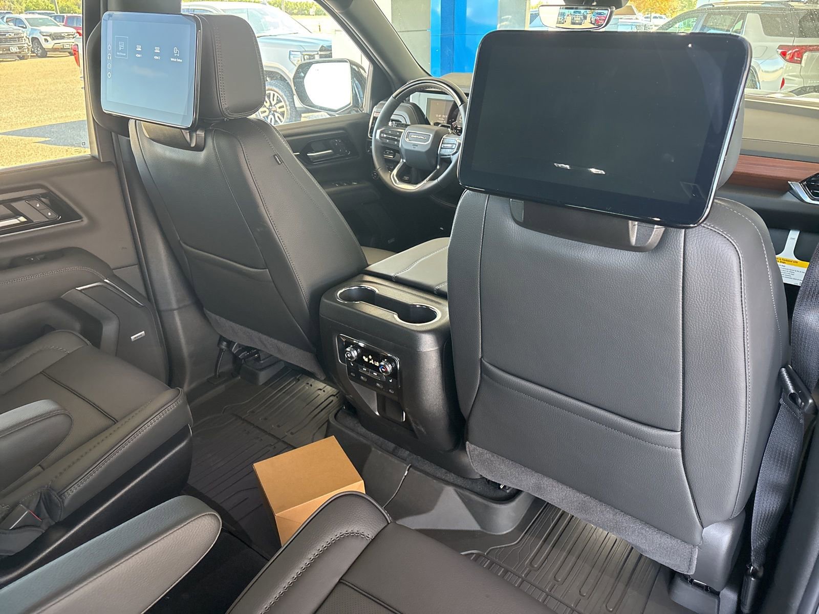 New 2026 GMC Yukon XL Denali w/ Denali Reserve Package image 20