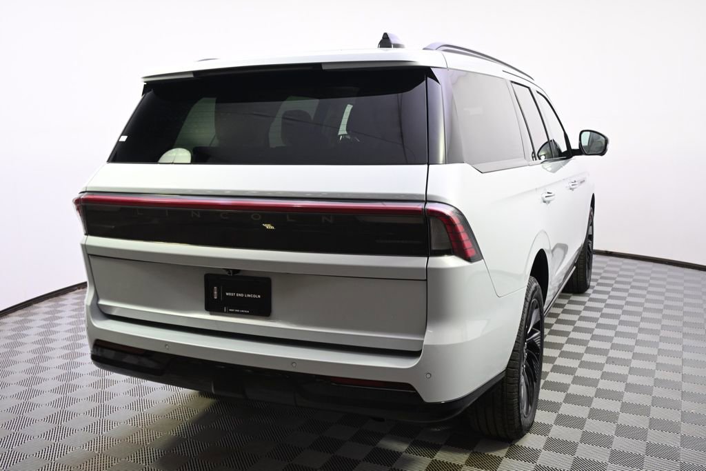 New 2026 Lincoln Navigator Reserve w/ Jet Appearance Package AWD/4WD image 6
