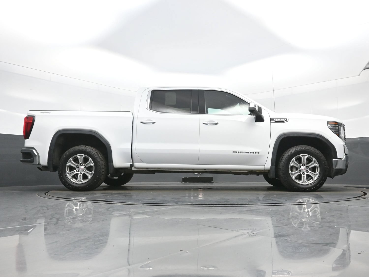Used 2024 GMC Sierra 1500 SLT AWD/4WD image 33