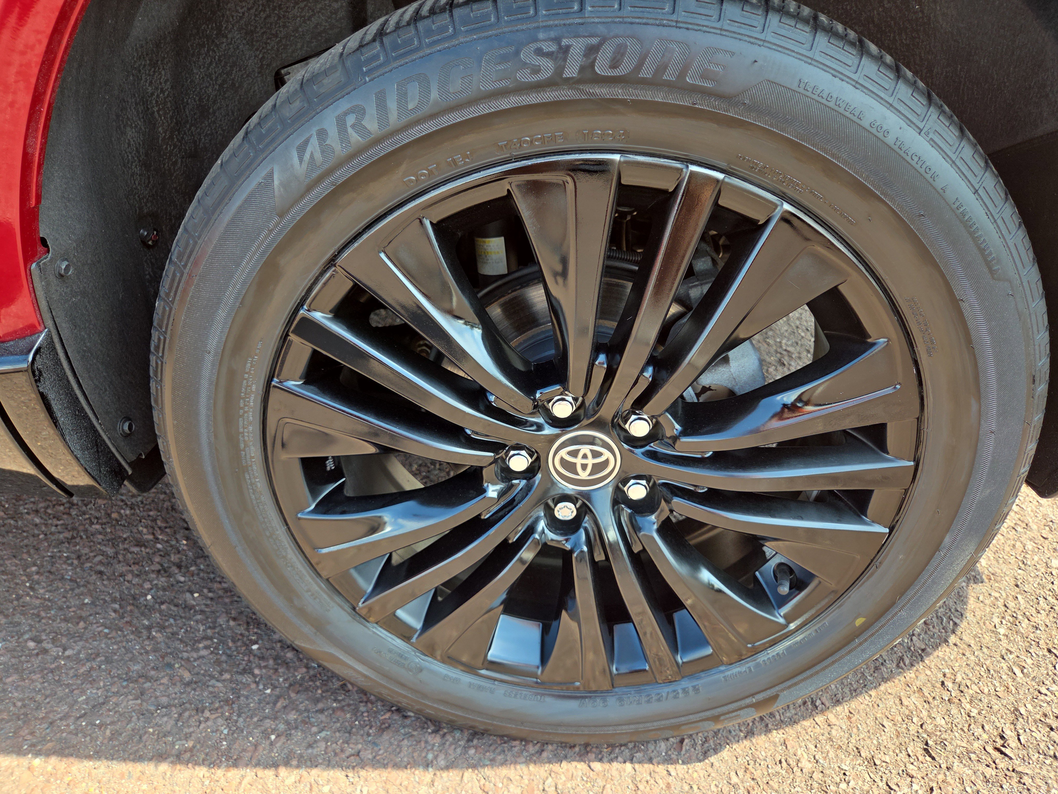 Certified 2023 Toyota Venza XLE image 12