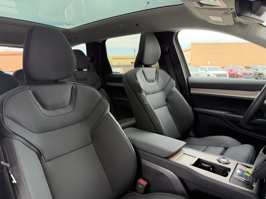 Used 2025 Volvo EX90 Plus AWD/4WD image 42