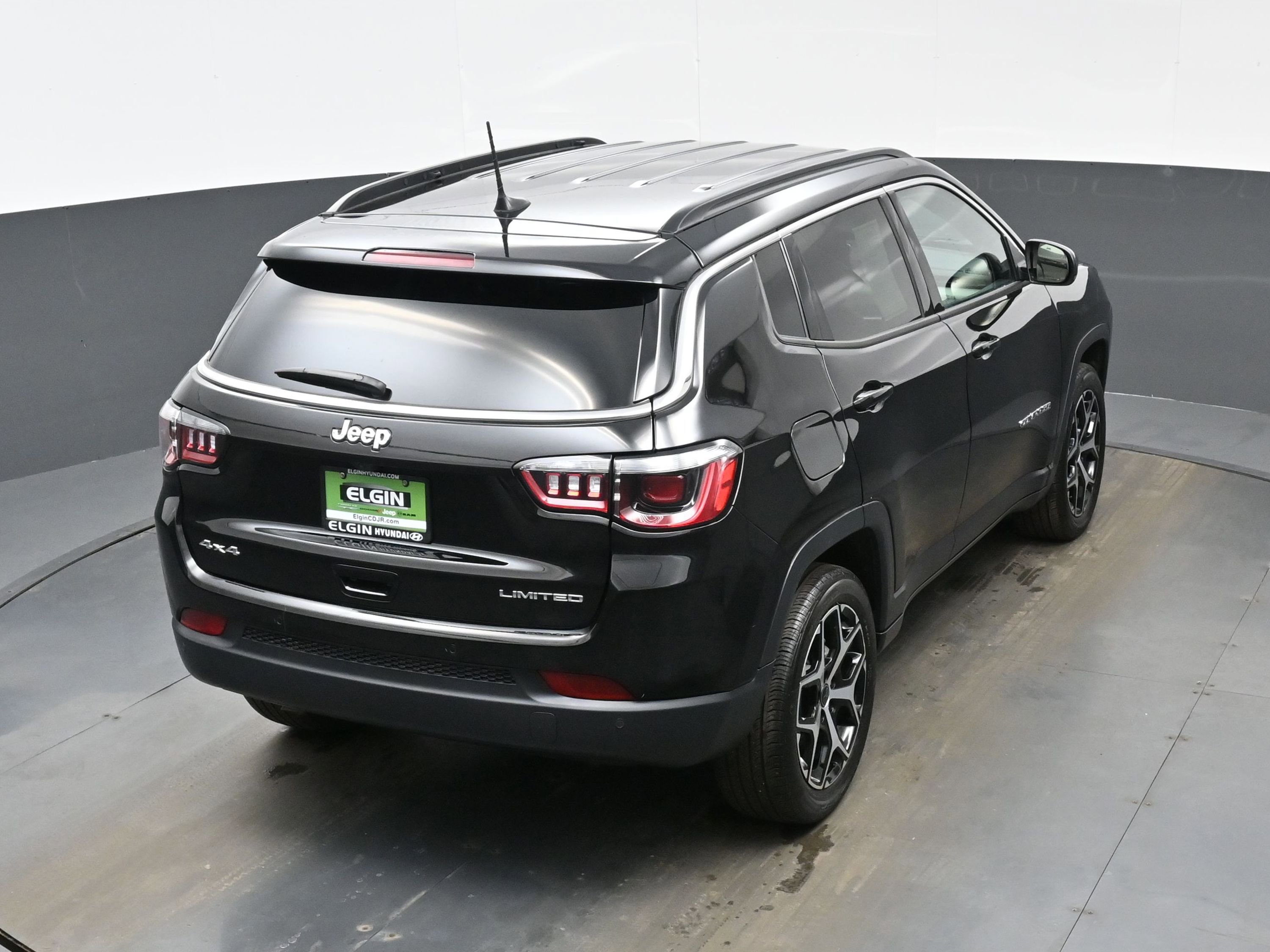 Used 2025 Jeep Compass Limited image 37