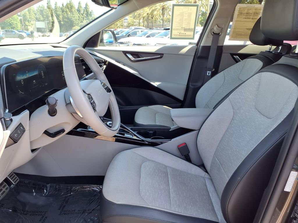 Certified 2023 Kia Niro Wave FWD image 9