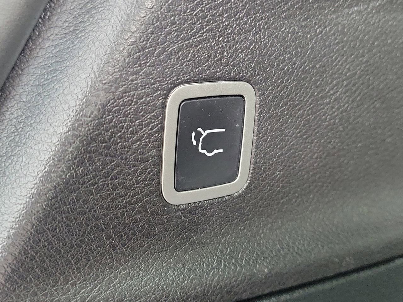 Used 2020 Chrysler Pacifica Touring w/ Advanced Safetytec Group image 9