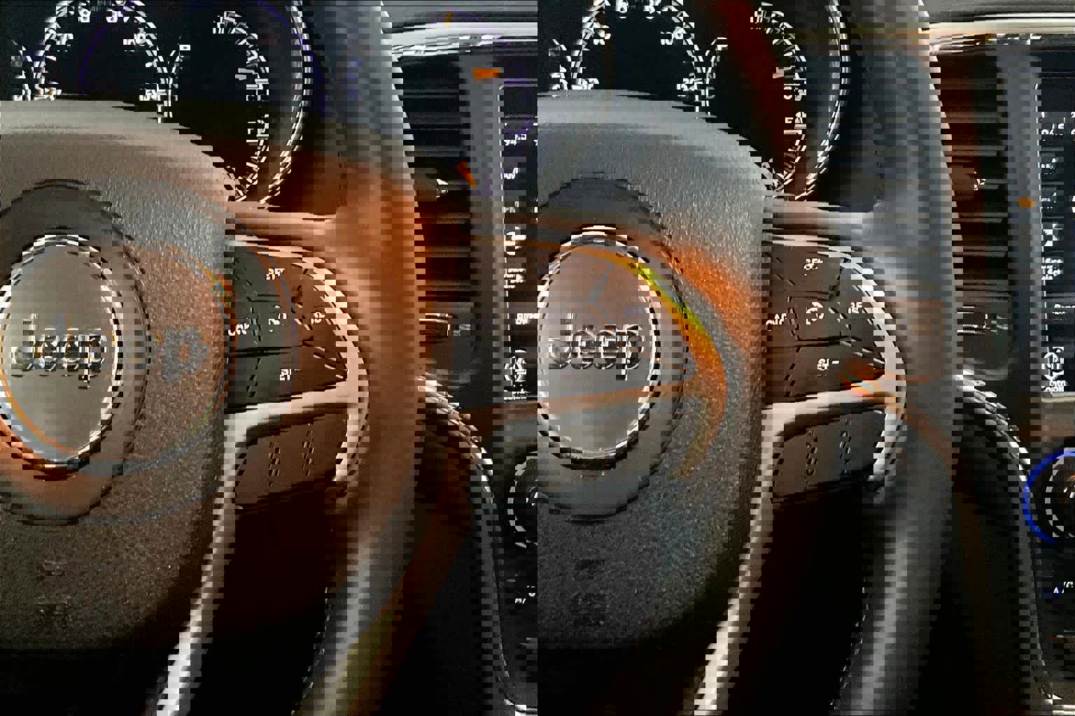 Used 2018 Jeep Grand Cherokee Altitude AWD/4WD image 23