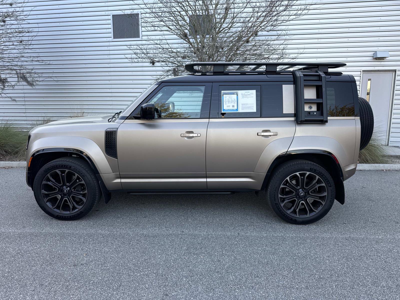 Used 2025 Land Rover Defender 110 image 2