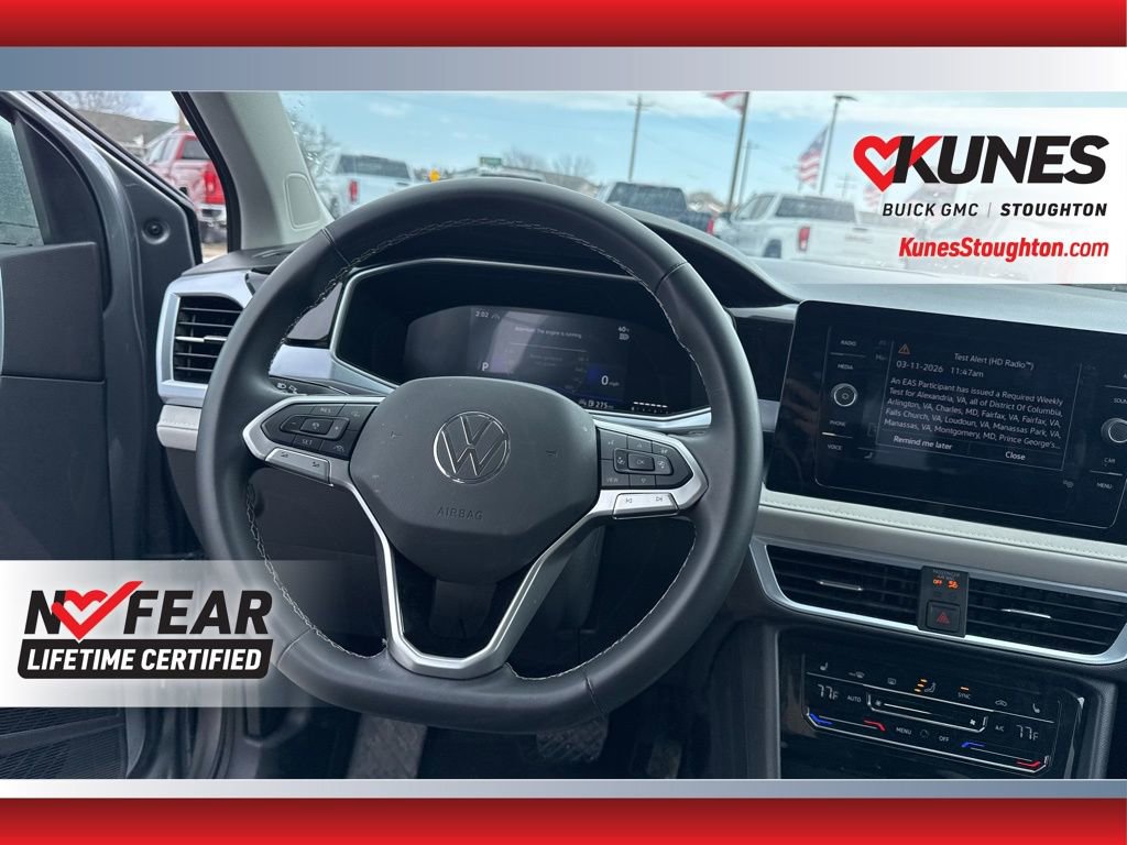 Used 2025 Volkswagen Taos SE AWD/4WD image 40