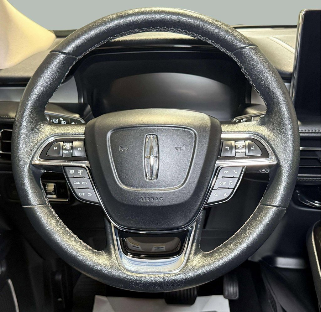 Used 2022 Lincoln Nautilus FWD w/ Premium Package image 19