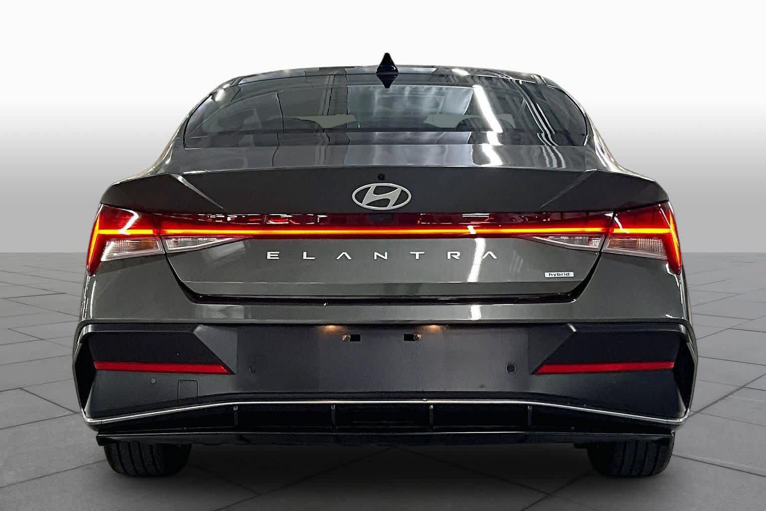 Used 2024 Hyundai Elantra Limited FWD image 5