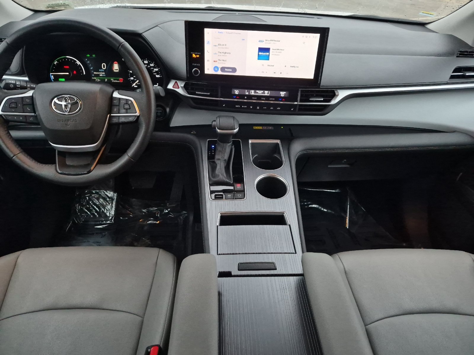Used 2025 Toyota Sienna XLE FWD image 12