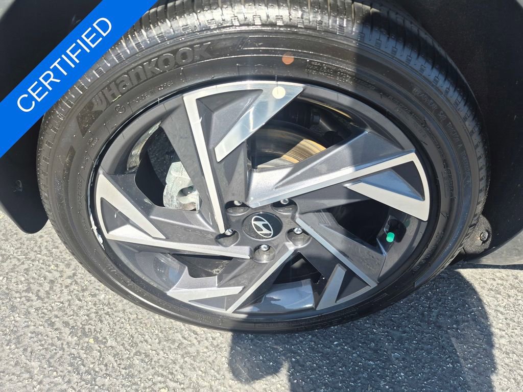 Used 2025 Hyundai Elantra SEL image 12