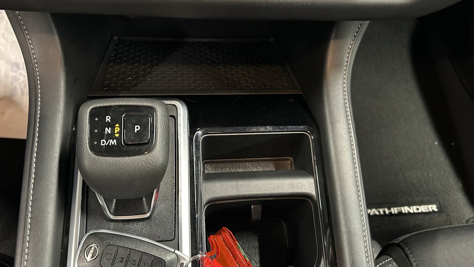 Used 2025 Nissan Pathfinder SV image 31