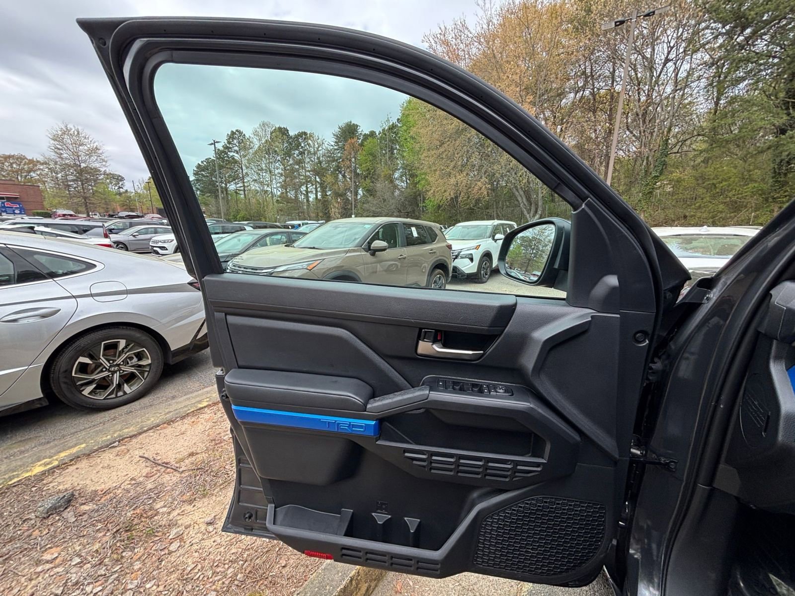 Used 2025 Toyota Tacoma TRD Off-Road image 18