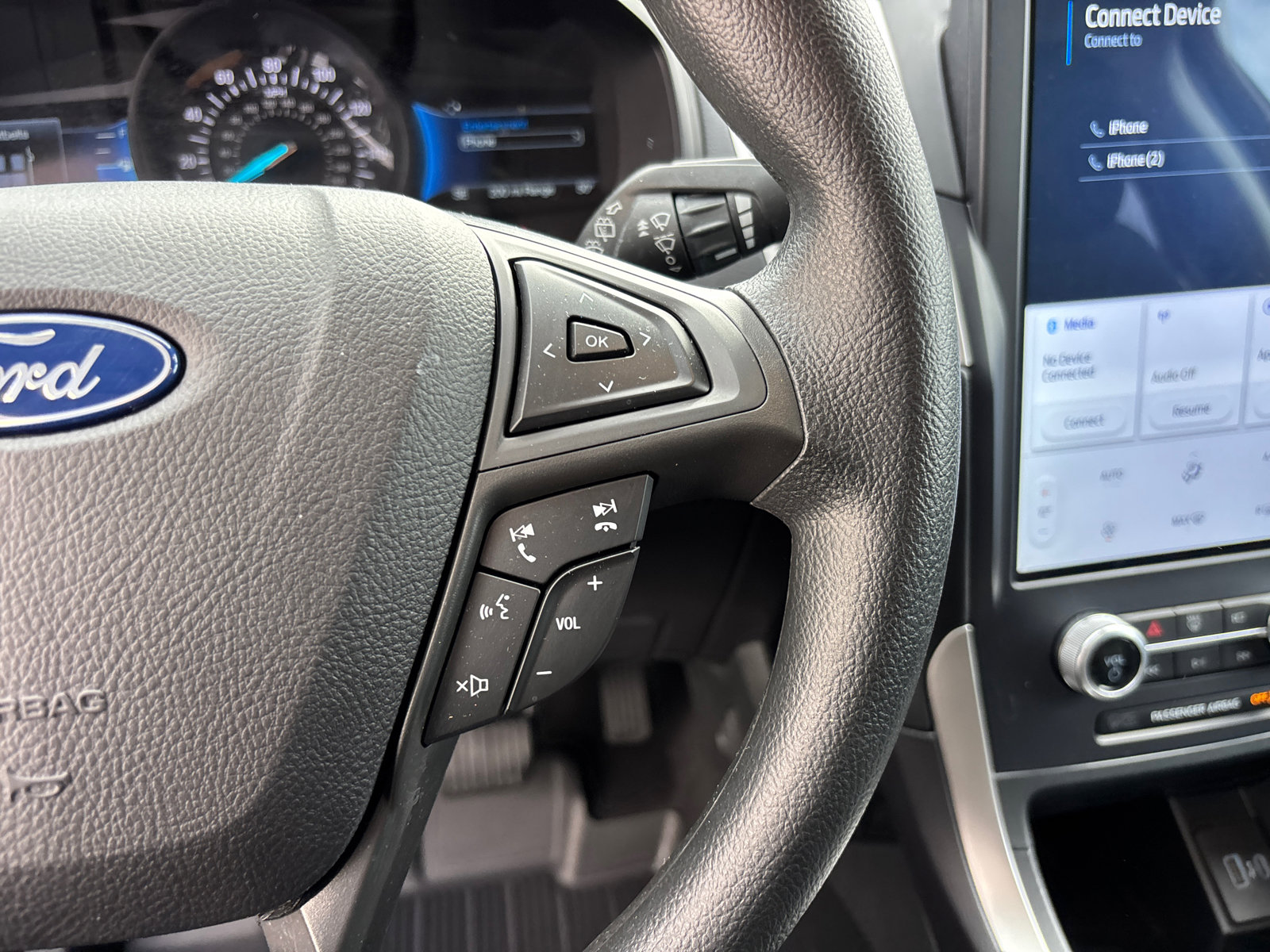 Used 2023 Ford Edge SE w/ Black Appearance Package image 18