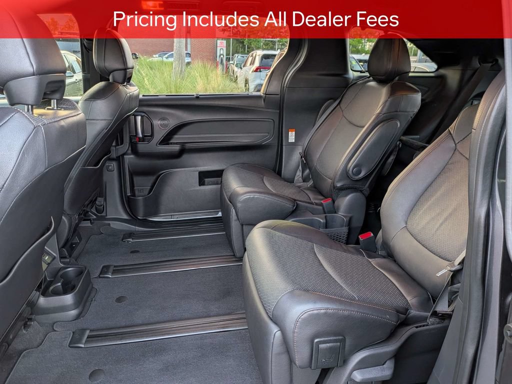 Used 2025 Toyota Sienna Limited FWD image 15