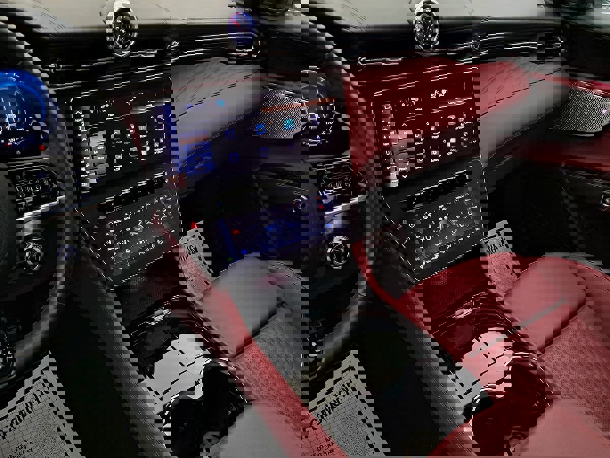 Used 2023 Maserati Grecale Modena image 23