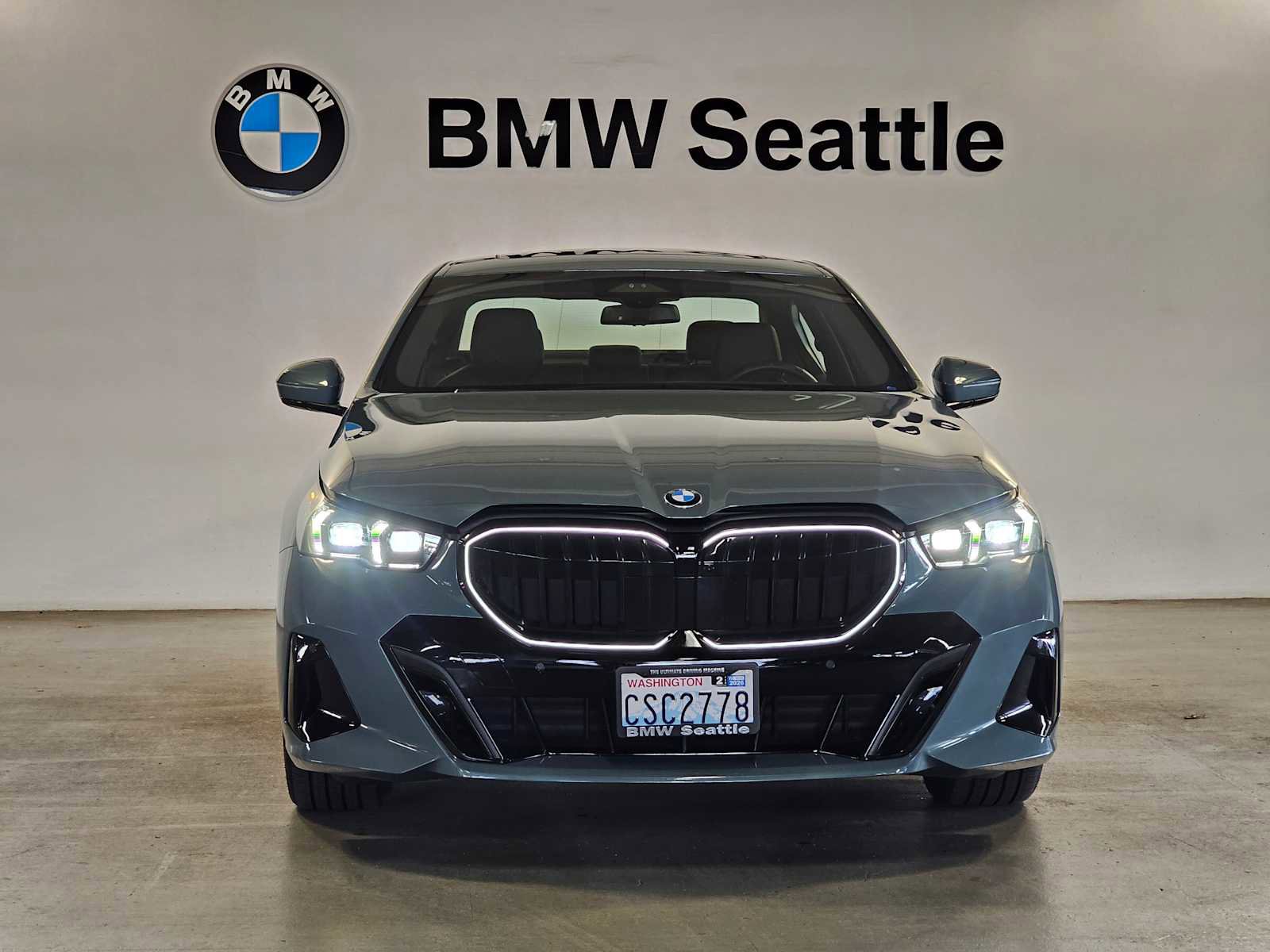 Used 2025 BMW 530i xDrive w/ M Sport Package image 6