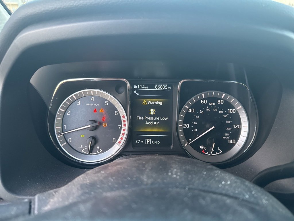 Used 2018 Nissan Titan SV w/ SV Convenience Package image 9