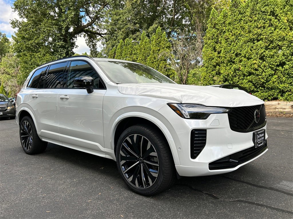 New 2026 Volvo XC90 T8 Ultra w/ Protection Package