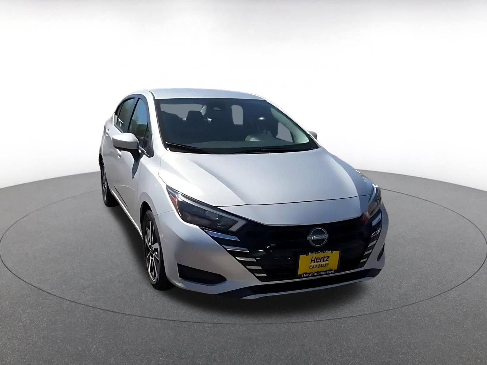 Used 2025 Nissan Versa SV FWD image 3