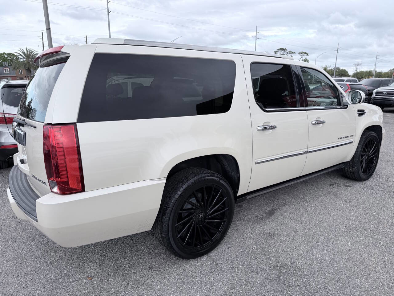Used 2013 Cadillac Escalade ESV Platinum image 5