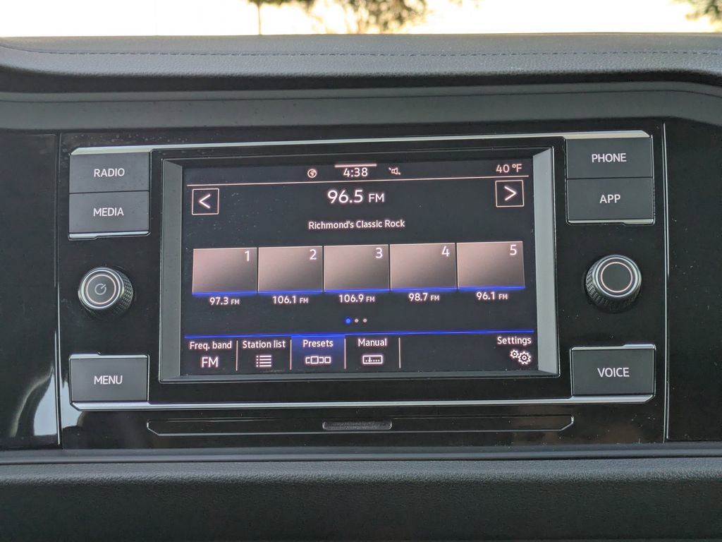 Certified 2024 Volkswagen Jetta SE image 17