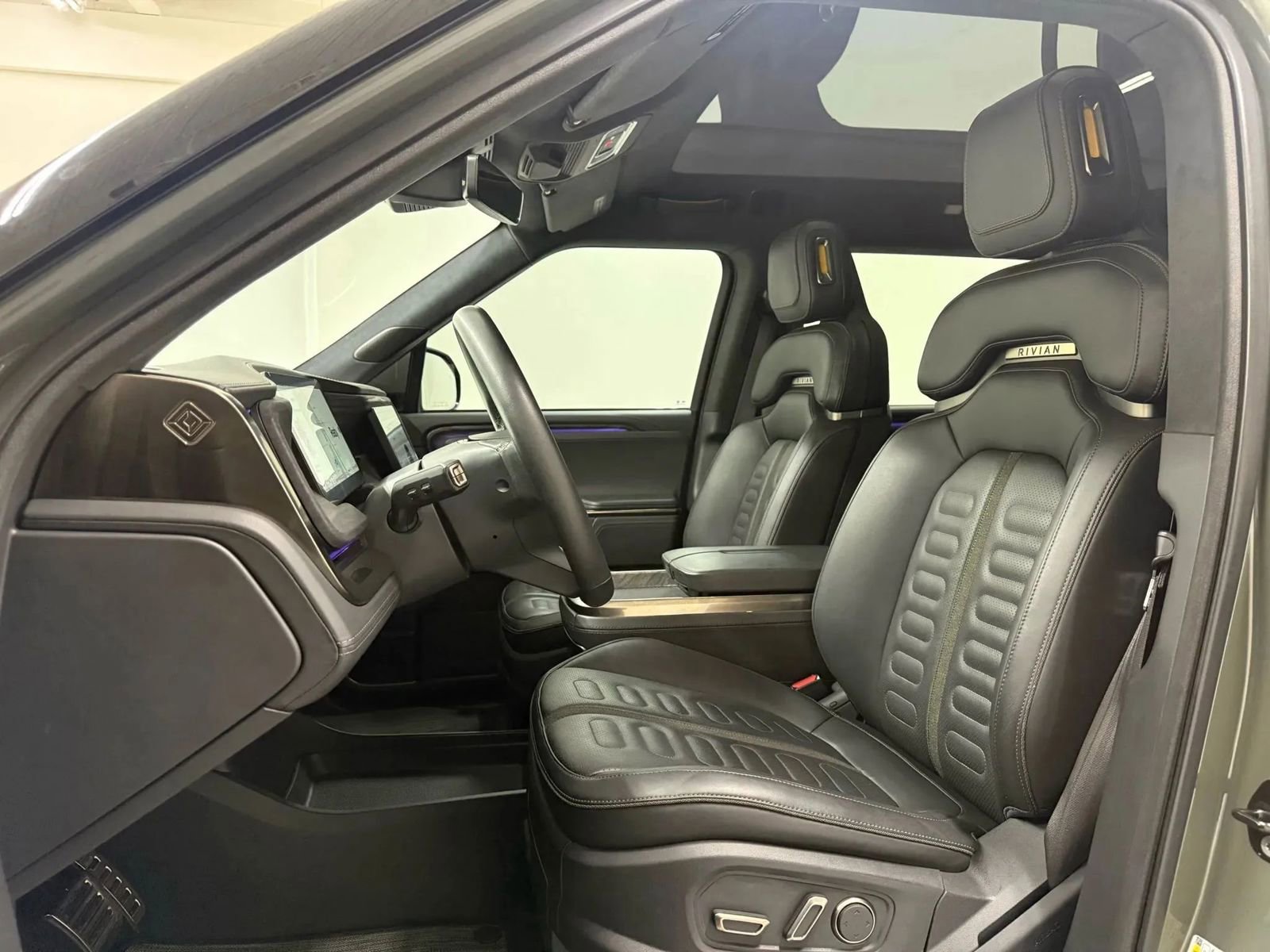 Used 2022 Rivian R1S Launch Edition image 22