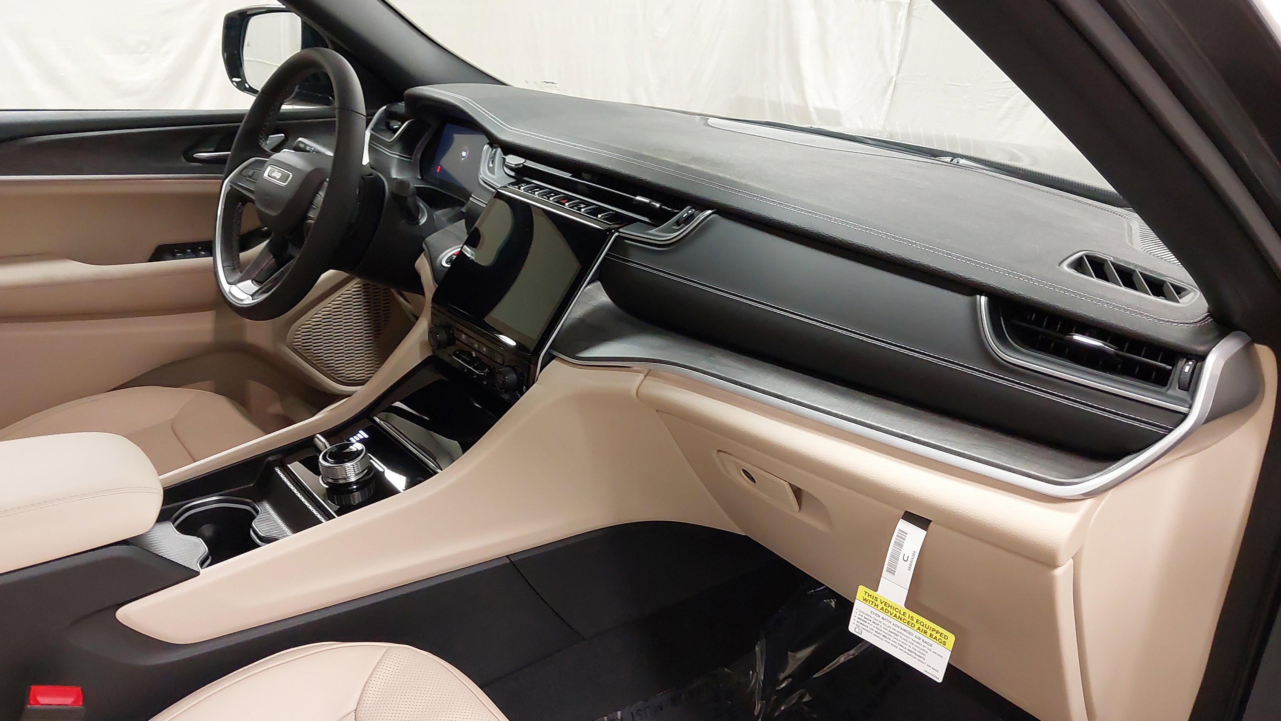 New 2025 Jeep Grand Cherokee L Limited w/ Luxury Tech Group II image 29