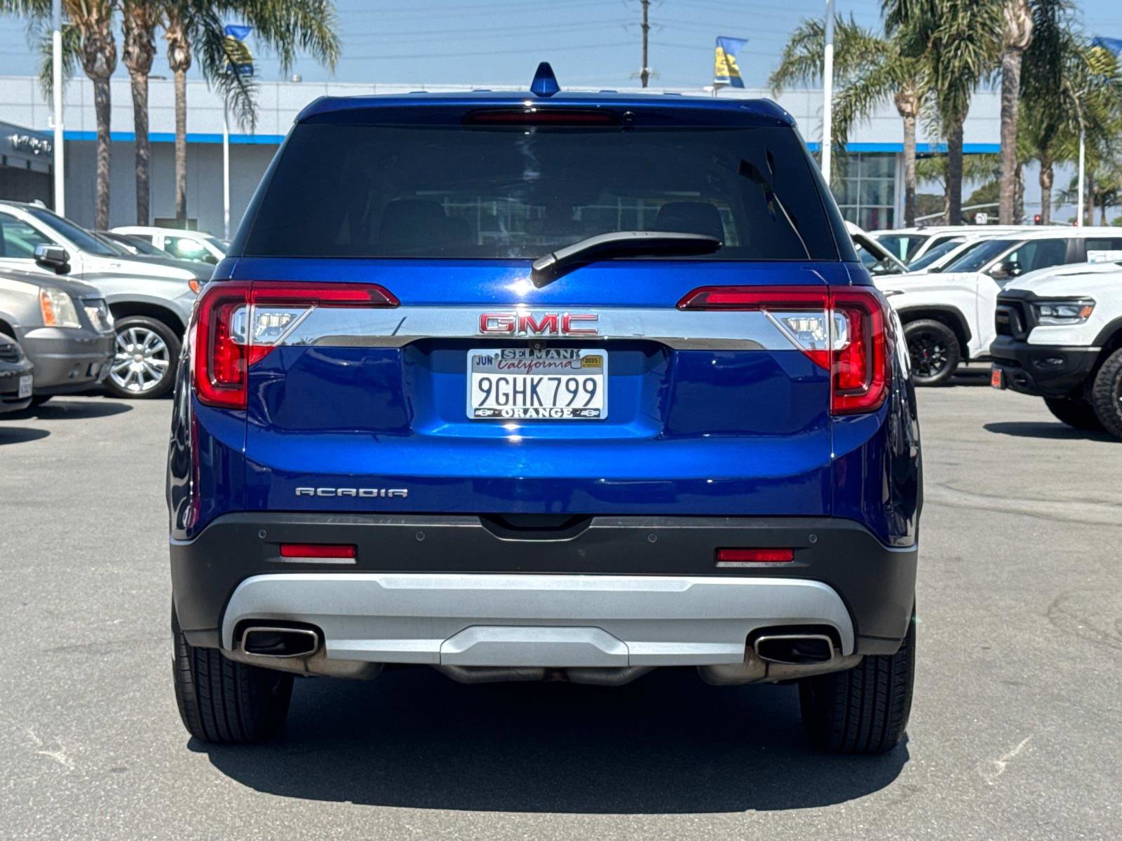 Used 2023 GMC Acadia SLE image 6