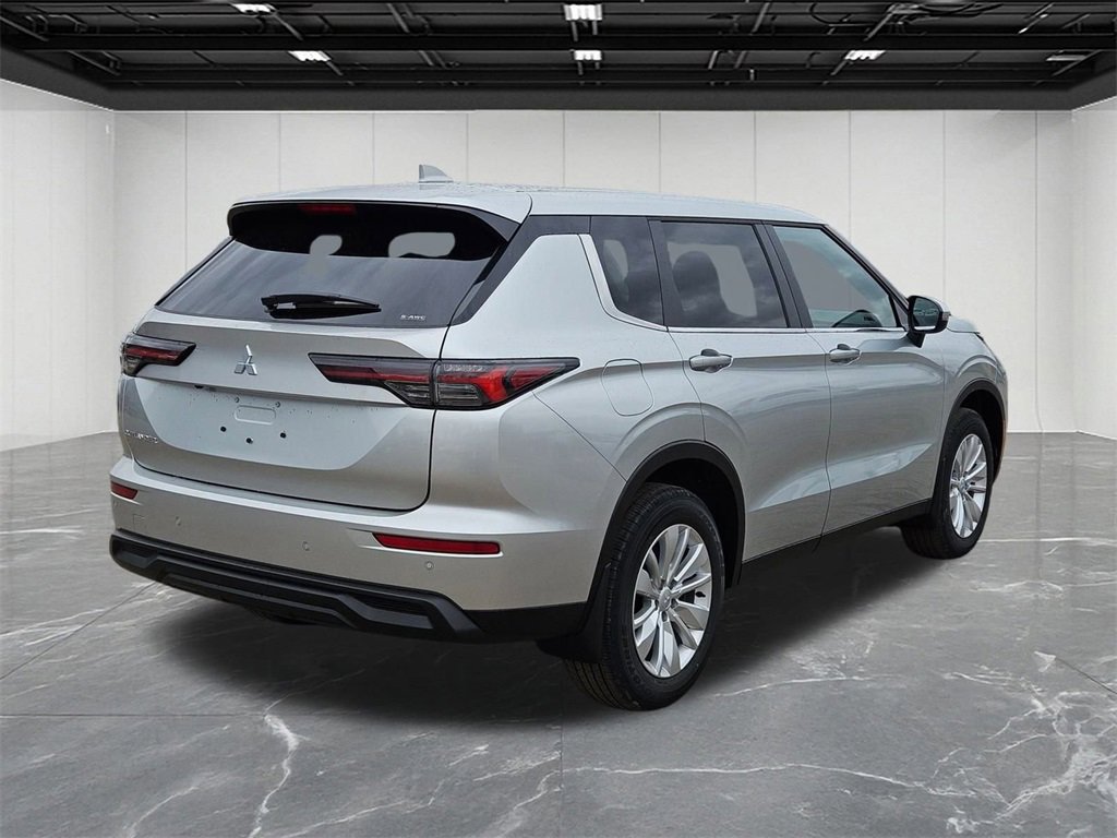 New 2025 Mitsubishi Outlander ES image 5