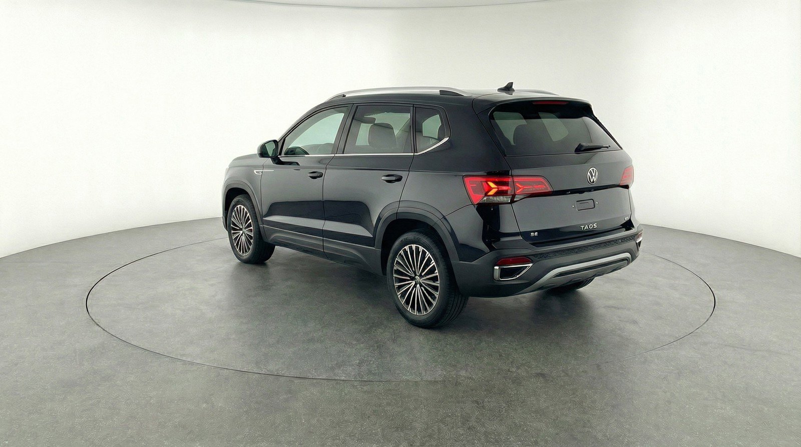 Used 2025 Volkswagen Taos SE FWD image 6