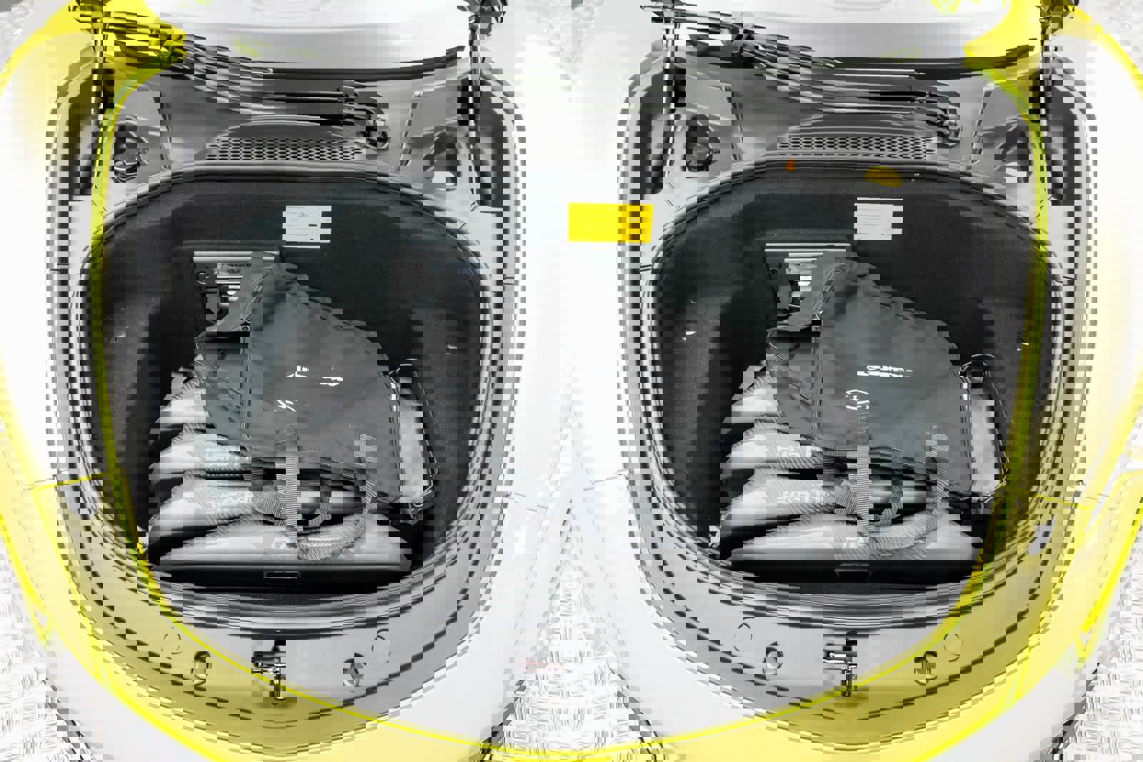 Used 2025 McLaren Artura Spider image 19