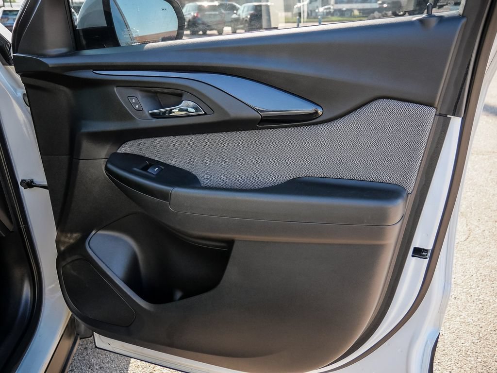 Used 2022 Chevrolet TrailBlazer LT w/ Convenience Package FWD image 19