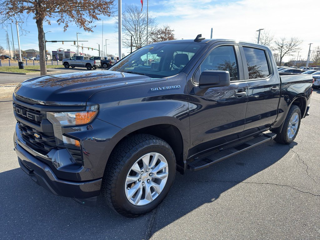Used 2023 Chevrolet Silverado 1500 Custom image 3