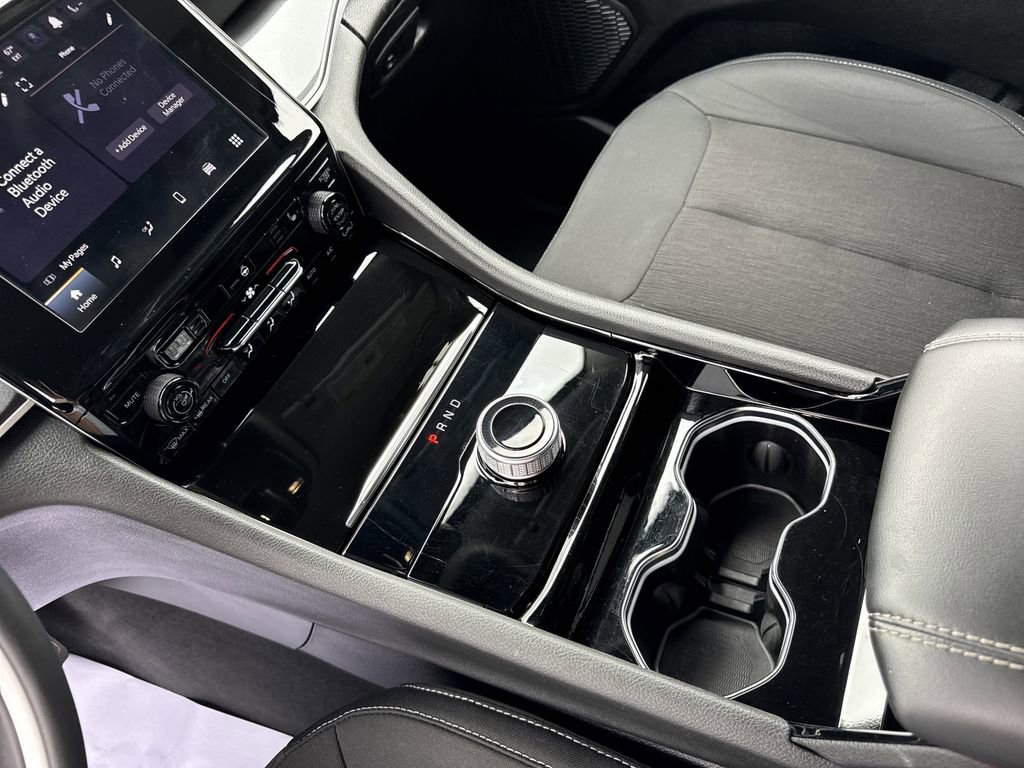 Used 2023 Jeep Grand Cherokee Laredo w/ Luxury Tech Group I image 33