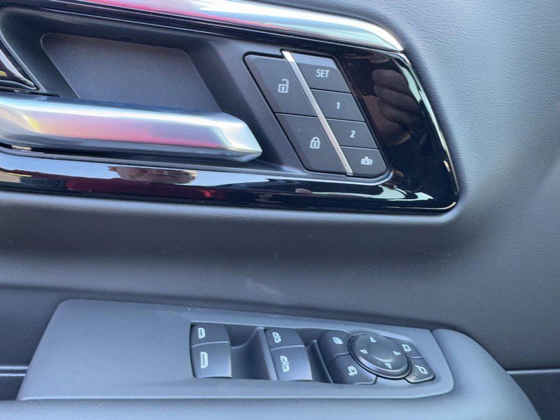 New 2026 Chevrolet Suburban Z71 w/ Comfort Package image 12