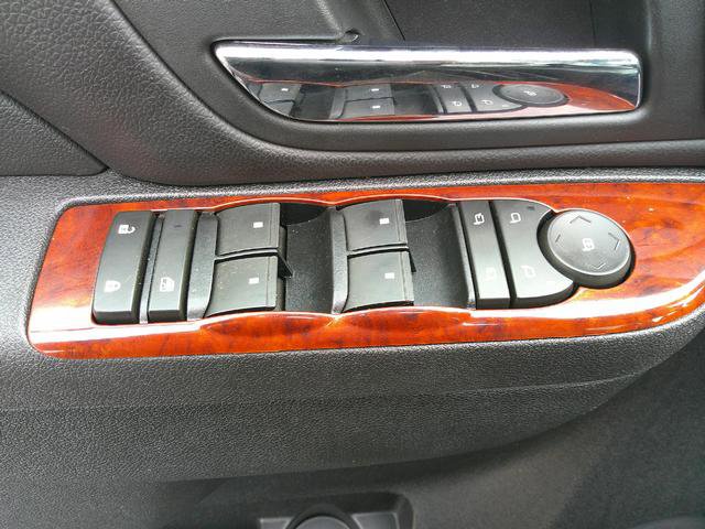 Used 2011 Chevrolet Suburban LT image 9