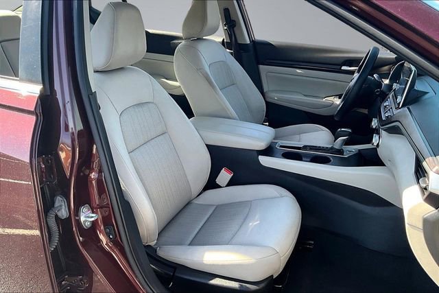 Used 2025 Nissan Altima 2.5 SV image 24