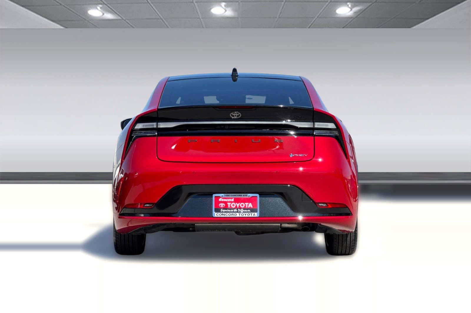 Used 2025 Toyota Prius Plug-In Hybrid w/ Limited Premium Package image 8