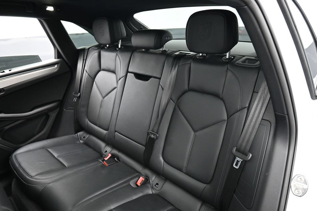 Certified 2026 Porsche Macan AWD/4WD image 24